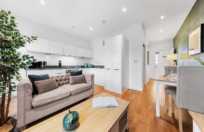 Stunning 1 Bed Apartment Near Heathrow London - Photo 14