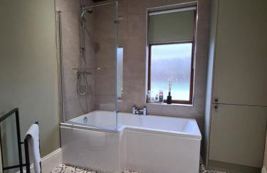 Spacious Mytholmroyd Apartment with River Views - Photo 8