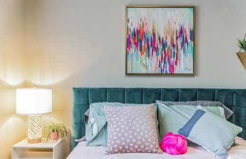 Vibrant 2bed Condo - Stroll to SEA Space Needle - Foto 7