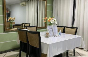 1 suíte cama king, 2 quartos com camas casal, 1 garagem, próx Basílica - Photo 41