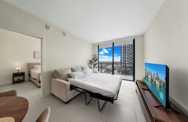 Downtown Doral Condo w-Free Parking - Foto 76