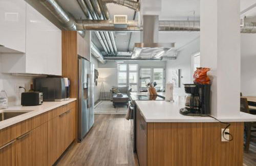 Brushed & Bold | RiNo Art Lofts - Foto 1