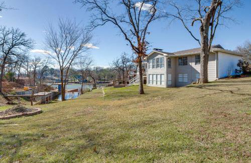 Lakeside Retreat Large Spacious Home with Game Room - Photo 40