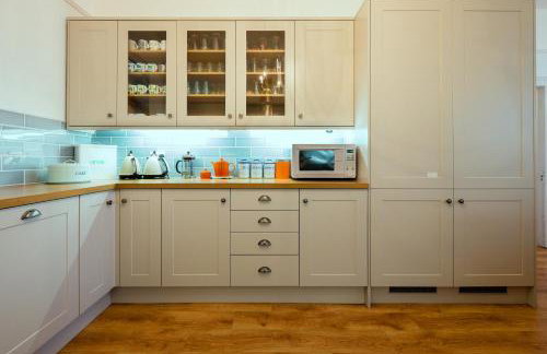 Glan y Mor, Sleeps 20, 8 Bedrooms, 8 Bathrooms, Seafront, Criccieth - Foto 20