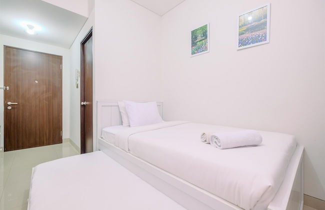 Minimalist And Cozy Studio (No Kitchen) Transpark Cibubur Apartment - Photo 7