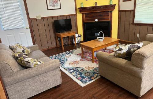 Deluxe Cabin #15 with Hot Tub on Patoka Lake in Southern Indiana - Foto 6