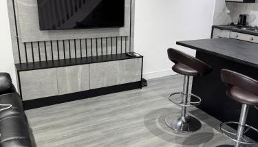 Aurang House, 1 Bedroom, Double bed, en-suite, with Kitchen, 55" Flat TV, Private Parking - Foto 2