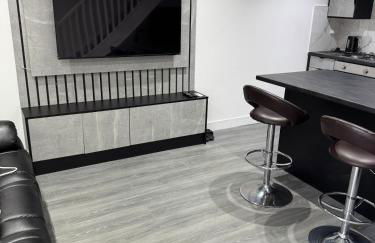 Aurang House, 1 Bedroom, with Kitchen, 55" Flat TV, Private Parking - Foto 1