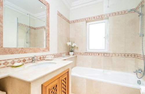 Villa Sea Renity - Palheiro Village by ALMA Holiday Rentals - Foto 6