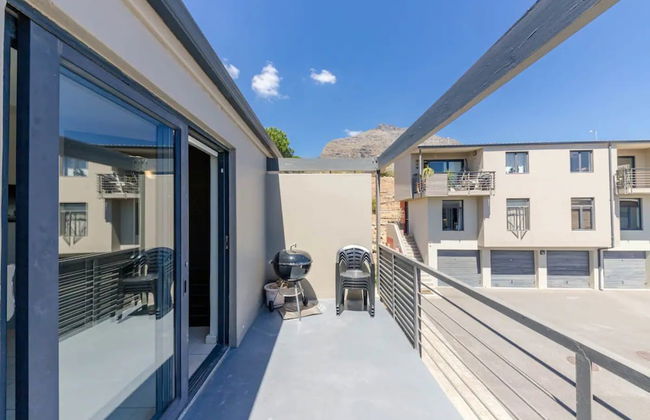 Delightful 2 Bedroom Townhouse in Woodstock - Photo 24