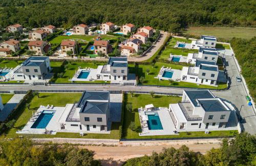 Villa BB Rapsody 10 with heated salt water pool - Foto 33