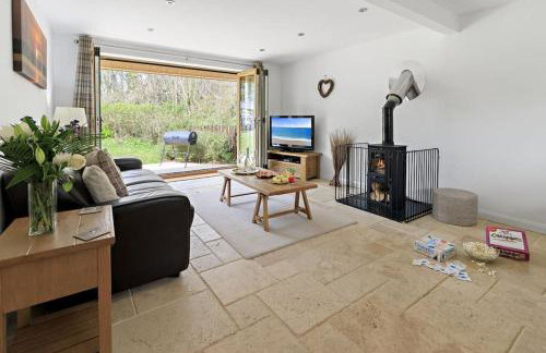 Stunning cottage with hot tub - Photo 37