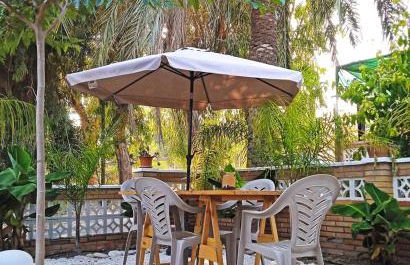 Cozy house next to a cove on the beach - Photo 4