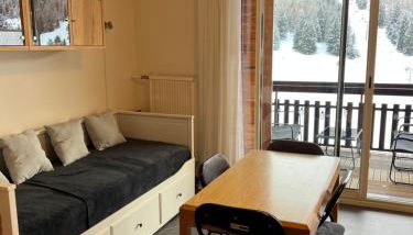 Studio aux pieds des pistes et des commerces - Photo 1