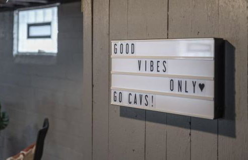 Hot Tub - Game Room - Chic & Spacious - Sleeps 10 - Foto 40