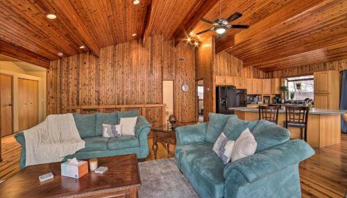 Grand Escape w/ Deck, Game Room, Nature View! - Foto 4