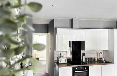 Spacious Southampton City Apartment with Courtyard - Foto 17