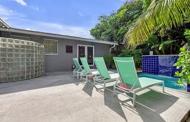 Flirty Flamingo Colorful Waterfront Escape w Pool - Foto 32