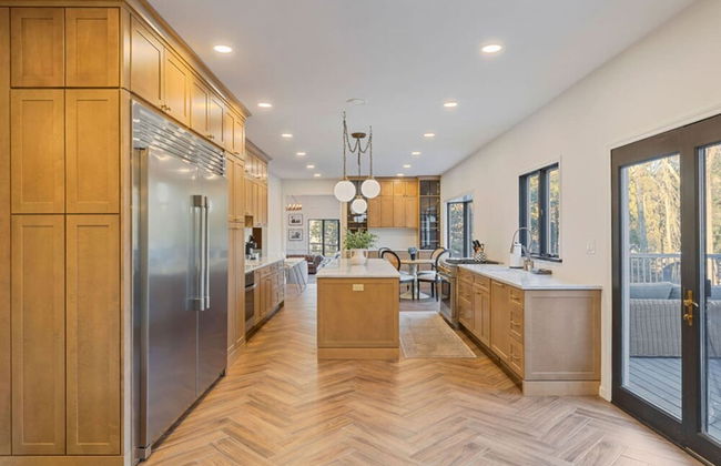 Elegant Spring Stay on Peaceful Retreat - Photo 35