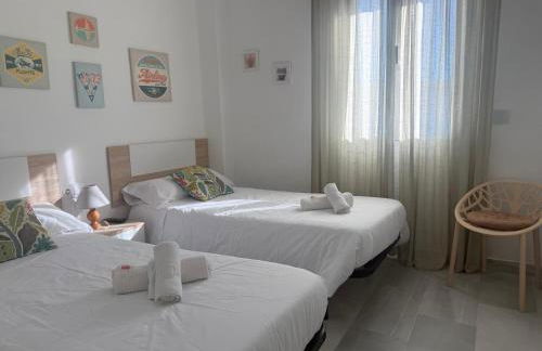 Laguna Beach Haven, WIFI, swimming pools, beach a few steps away, shops - Photo 12