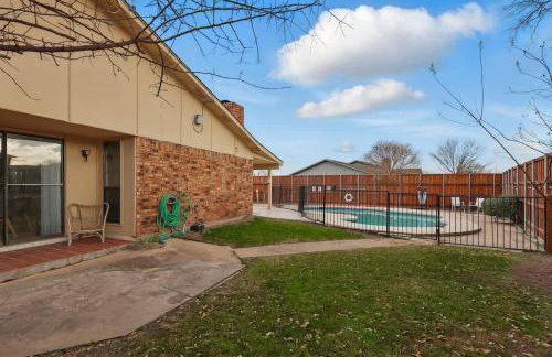 Luxury Retreat in Carrollton - Pool Patio & More - Foto 40