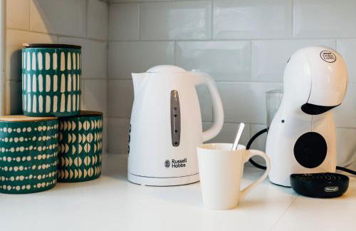 Modern Spacious Home - Parking - Sleeps 6 - minutes from the A1 & the Races - Foto 16