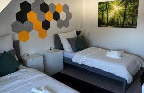 DUTTI'S HOME - Apartment A l 2 rooms l 4 Beds l TV l WIFI l Kitchen l Parking l Autobahn - Foto 1