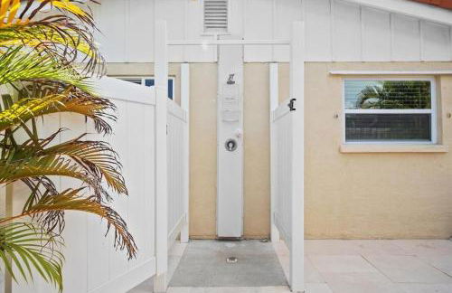 Private Village Home with Heated pool & spa with private front courtyard - Photo 66