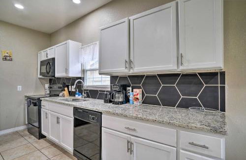 Pet-Friendly San Antonio Home w/ Yard & Patio! - Foto 8