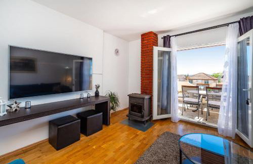 Merita Apartments with Pool - Photo 37