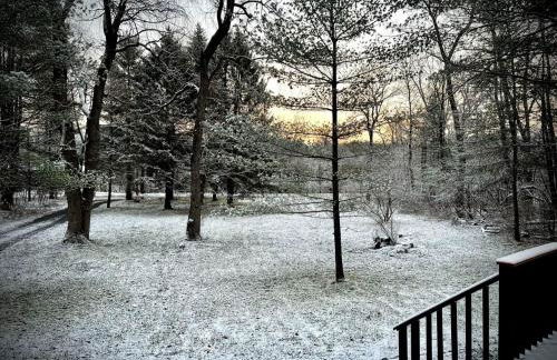 Modern A-Frame Cabin with Loft, Firepit and Grill - Foto 45