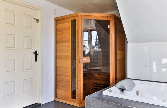 Characteristic House With Wellness in Augustinusga - Foto 19