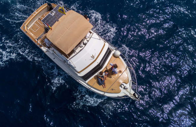 Paseo en yate con avistamiento de cetáceos - Foto 1