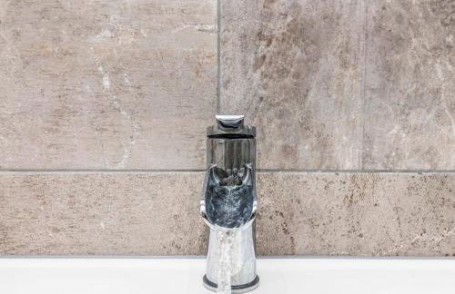 Stylish and fresh 4 bed beach house with garden - Pass the Keys - Foto 13