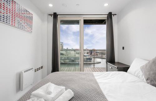 Waterfront Panorama – 2BR + Balcony, Near Stadium - Foto 17