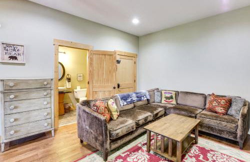 Family Cabin with Private Hot Tub and Views in Boone! - Foto 12