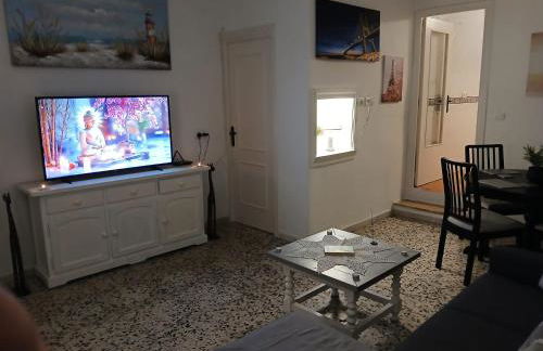 The Beach Hut with Lazy spa - Foto 12