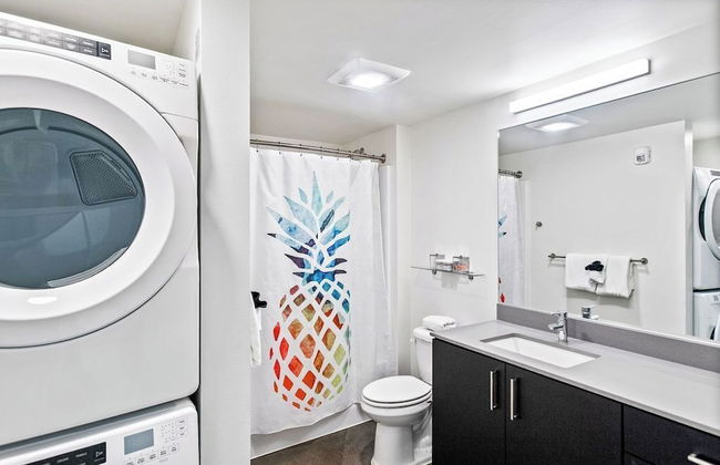 Airy and Open Corner Loft - 92 Walkscore - Photo 16