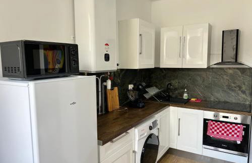 011 CHIC & COSY STUDIO 40m2 HYPERCENTRE WIFI SMART TV NETFLIX - Foto 4