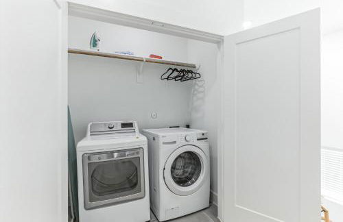 Modern Luxury retreat in downtown - Photo 19