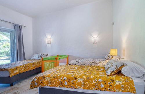 Golfinhos - MAGNIFICENT & SPACIOUS 5 BEDROOM VILLA - Foto 66