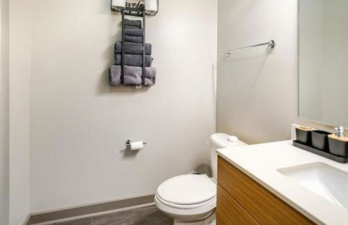 Cozy Uptown apartment with Gym and Swimming pool - Photo 23