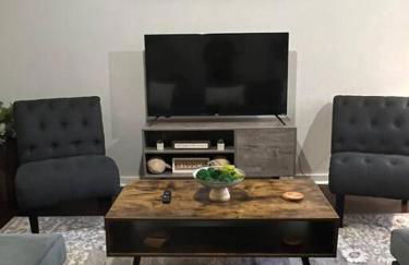 Studio Townhouse in Uptown King Bed-Wi-Fi-Full Kitchen- Washer & Dryer - Foto 4