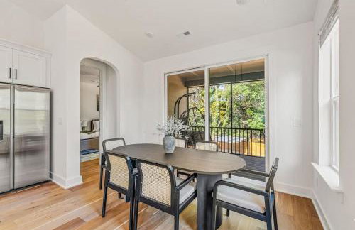 Modern 4BR Retreat in Uptown! - Foto 13
