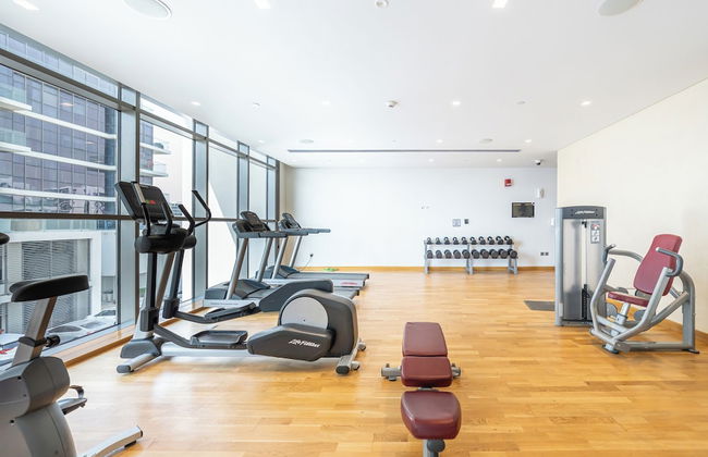 Luxury StayCation - Studio in Damac Hills with Balcony and Golf Views - Foto 21