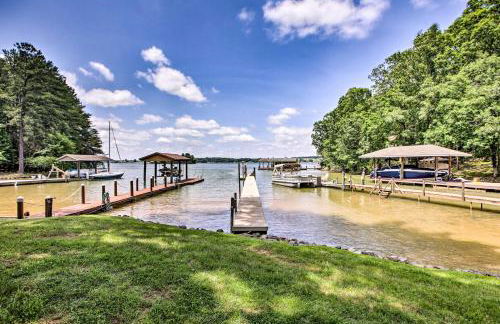 Scenic Smith Mountain Lake Getaway with Deck and Dock! - Foto 34