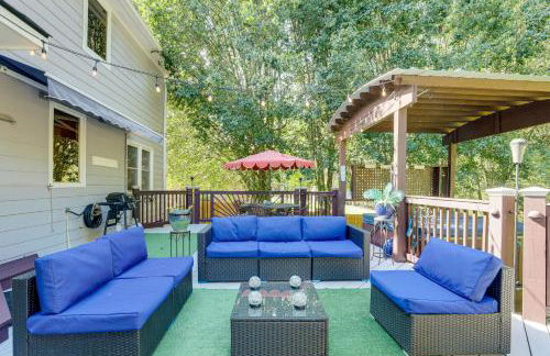6 Mi to Stone Mountain Park Home with Deck! - Foto 1