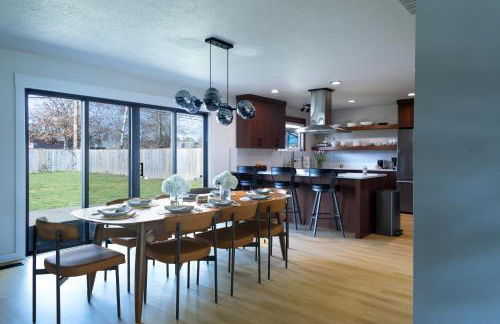 Stylish Mid-Century Modern Home - Near DT Portland - Foto 1