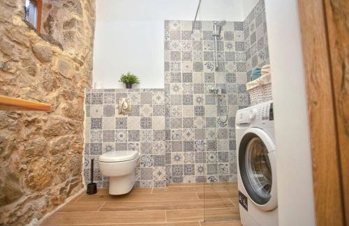 Heritage House Vrime - stone house with heated pool - Photo 42