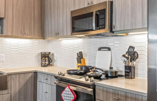 Luxurious New Unit 1Bd1Ba Pool Golf Sim - Foto 8